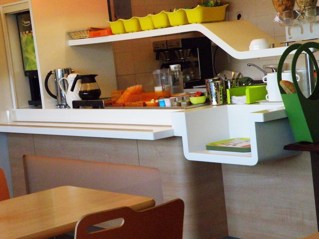 Ibis Budget Montauban Les Chaumes Exterior foto