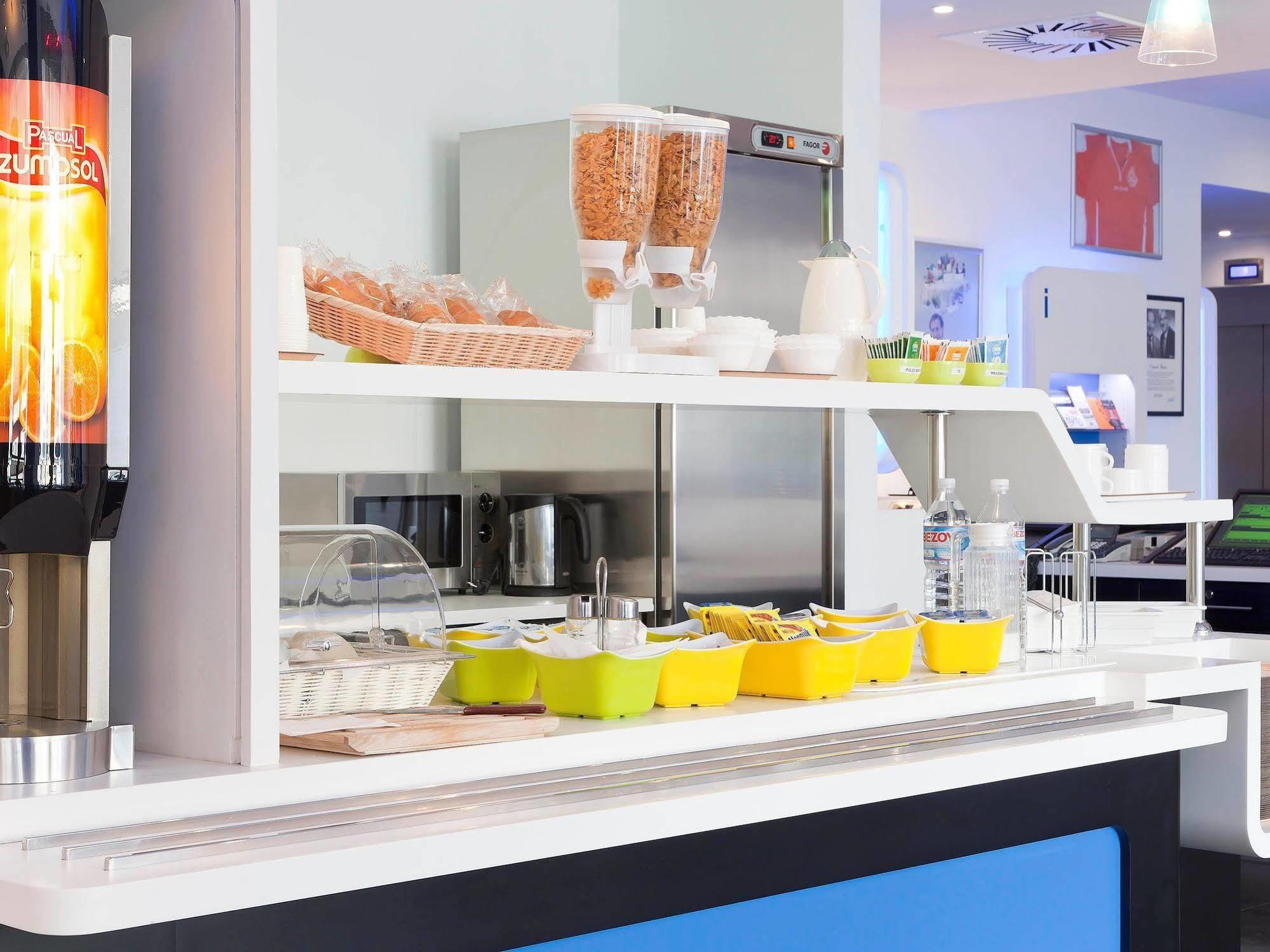 Ibis Budget Montauban Les Chaumes Exterior foto